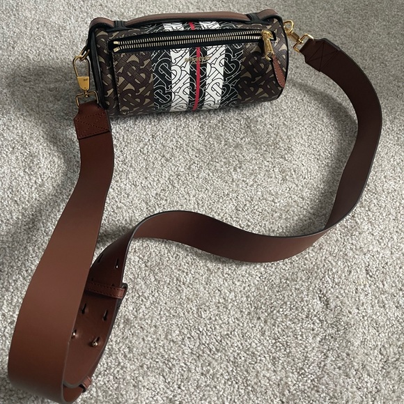 Burberry purse. Small - Picture 4 of 4